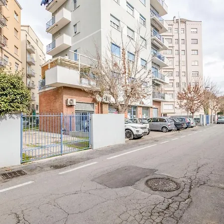 Marina Centro Station *